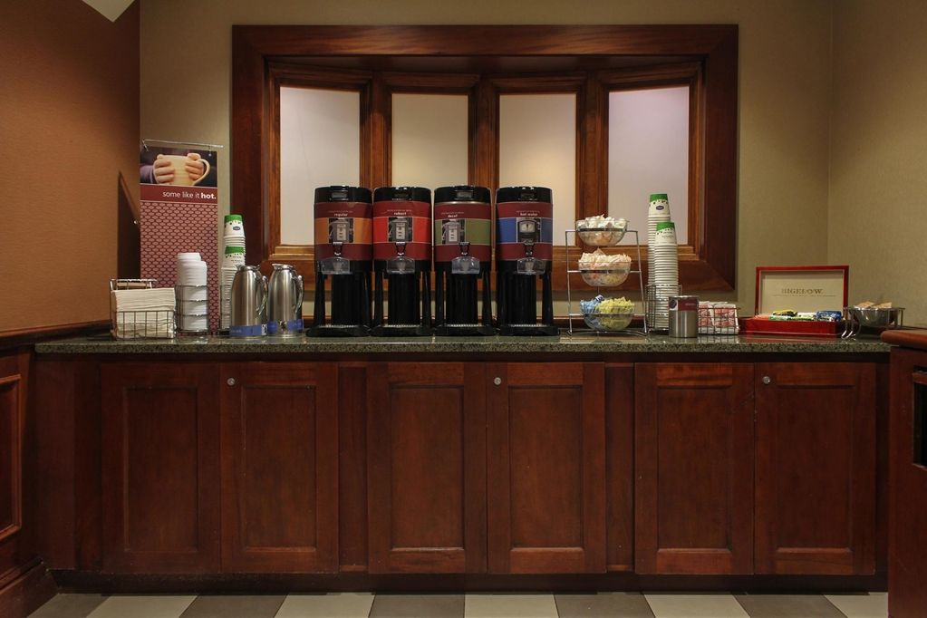 Hampton Inn Long Island-Brookhaven Farmingville Ресторан фото