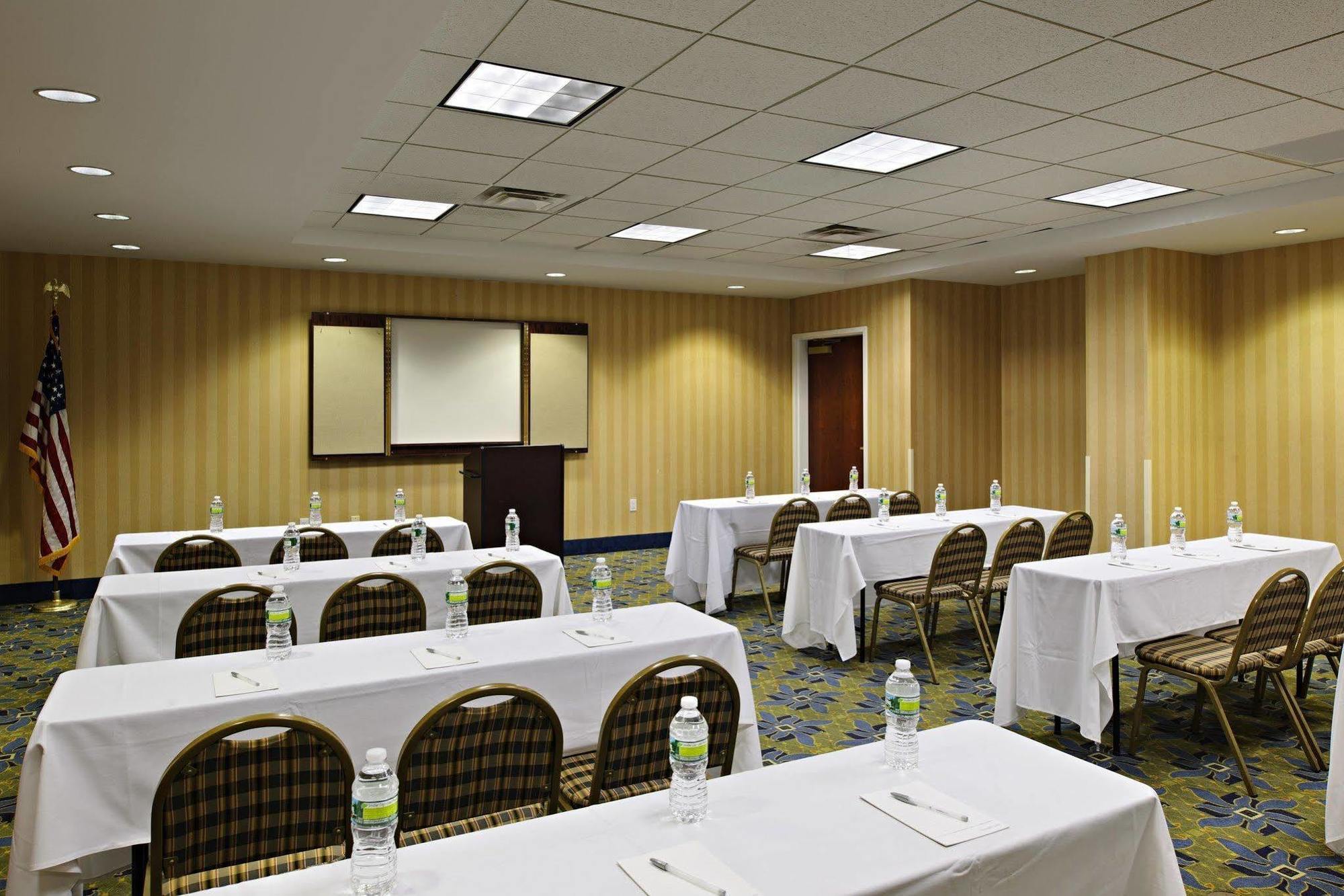 Hampton Inn Long Island-Brookhaven Farmingville Экстерьер фото